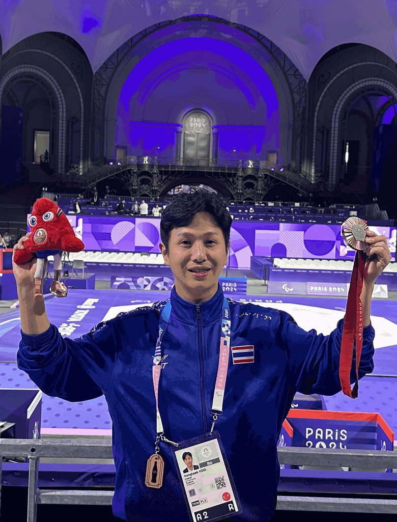 Left: Choi Young-seok, Thailand national team head coach. Right: Yong Taek Yoo, Dragon Gym head coach